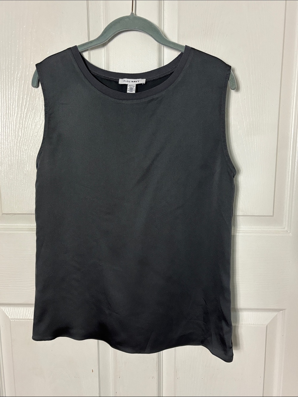 PURE NAVY Sleeveless Crewneck Silky Blouse Size Large layering silky tank top